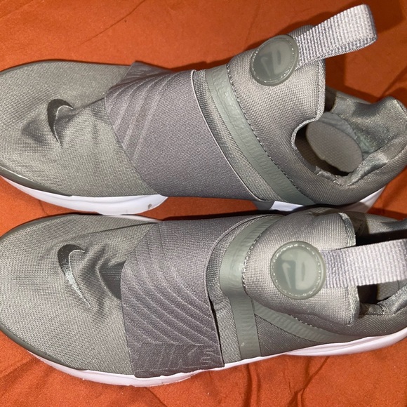 Nike shoes - Picture 2 of 3